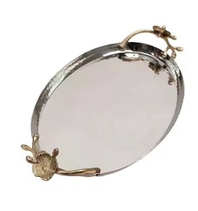 Plateaux de service élégants en aluminium fabriqués à la main Nouveau design Plateaux de service en métal de luxe pour les fêtes de mariage Usage domestique Vente à chaud - Product Image 3