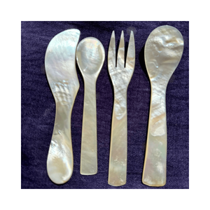 Hot Deal: Cuillère à coquillages artisanale du Vietnam Cuillère à conque avec poignée en nacre Idéal pour l'exportation de desserts Cuillère à coquillages - Product Image 1