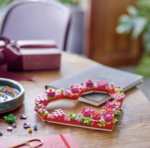 LE GO Ensemble de construction d'ornements en forme de cœur, cadeaux et loisirs créatifs pour la Saint-Valentin, idée artistique et artisanale amusante pour les filles et les garçons de 9 ans et plus - Product Image 3