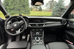 Alfa Romeo Stelvio Quadrifoglio 2023 Essence faible kilométrage - Product Image 4