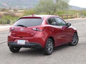 2020 para Toyota Yaris XLE Bajo Consumo de Combustible Transmisión Manual/Automática Interior de Cuero Oscuro Tamaño de Neumáticos R17 Eléctrico/Gasolina 4L - Product Image 3