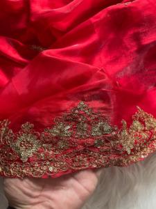 ชุดส่าหรีผ้าไหมอินเดียดีไซน์หรูหรา สไตล์ดั้งเดิม ลวดลายพิเศษ สำหรับงานปาร์ตี้ งานแต่งงาน พร้อมเสื้อคลุมสำหรับผู้หญิง - Product Image 5