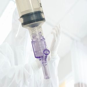 พลาสติกทางการแพทย์สำหรับใช้ในโรงพยาบาลการฉีดขึ้นรูปโดยไม่ต้องใช้เข็มความแม่นยำพอดีกับการใช้ครั้งเดียว - Product Image 3