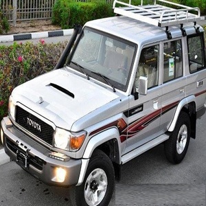 TOYOTA LAND CRUISER 76 USADO, TECHO DURO, LX LIMITED V8 2021, VOLANTE A LA IZQUIERDA, ASIENTOS DE CUERO, CÁMARA TRASERA, 6 ASIENTOS, TECHO SOLAR - Product Image 2