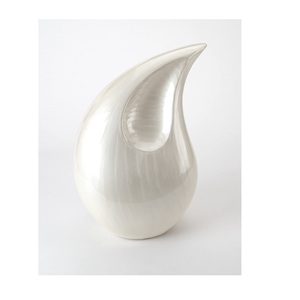 Urna de cremación en forma de lágrima de metal sólido Diseño único con tamaño y forma personalizados para servicios conmemorativos de mascotas al mejor precio - Product Image 1