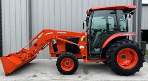 Tractor de Ruedas L5460 de 55 CV y 4 Ruedas Motrices de 2019 con Cargador de Enganche Rápido y Cucharón, Bomba de Motor y Caja de Cambios - Product Image 3