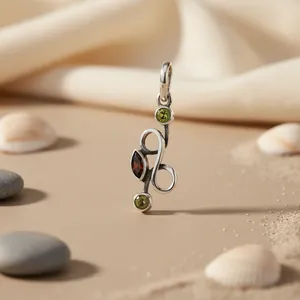 Pendentif en argent 925 fait main pour femmes, avec péridot, grenat, or rose, diamant taille émeraude, style religieux, pendentif de charme - Product Image 1