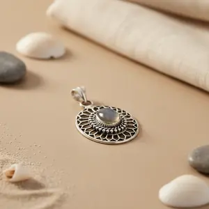Colgante Ovalado de Plata 925 con Piedra Lunar para Mujer - Joyería de Moda para Regalo - Product Image 1