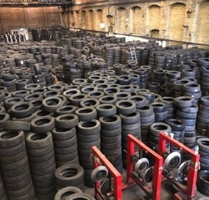 Pneus de camion d'occasion 15 pouces 215/70R15 - Product Image 1