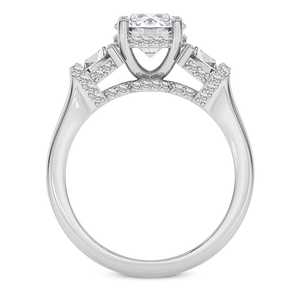 Anillo de compromiso de diamante de moissanita de corte esmeralda de tres piedras clásicas Astilla de moda con acentos de pavé de piedra central brillante - Product Image 2