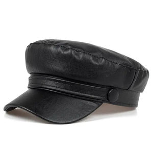 Casquette d'officier élégante en cuir Pu conçue sur mesure, couvre-chef de cérémonie élégant pour reconstitution de la tenue de parade vintage - Product Image 2