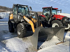 รถตักล้อยางรุ่น 321F ปี 2023 น้ำหนักบรรทุก 9 ตัน เครื่องยนต์แคตเตอร์พิลลาร์ พร้อมหัวตักด้านหน้าและด้านหลัง ขาย - Product Image 6