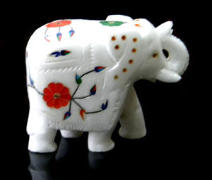 Éléphant en albâtre, pierre naturelle, décoration intérieure et extérieure, éléphant en marbre blanc avec incrustation de pierres colorées - Product Image 5