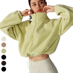 Sudaderas con capucha cortas con cremallera de cuello alto para mujer Chaqueta corta de lana Cremallera completa Logotipo personalizado Sudadera con capucha de bajo precio Otoño Invierno Bolsillos con cremallera - Product Image 4