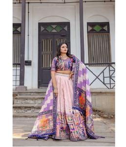 Lehenga Choli bordado para mujer con blusa de diseñador y Dupatta coordinado adecuado para bodas, eventos culturales y fiestas - Product Image 1