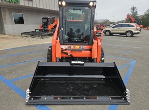 Chargeuse compacte Kubota SSV65 d'occasion 2023 - Puissance fiable, durabilité et polyvalence - Product Image 2