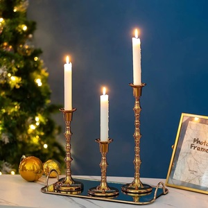 Bougeoir conique en métal de style luxueux pour la maison et la table de Noël Ensemble de bougies décoratives plaquées or - Product Image 1