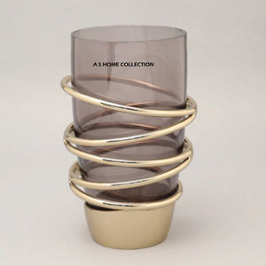 Exclusivo Florero de Metal de Lujo Acabado a Mano, Fabricado en Aluminio con Forma Antigua para Decoración de Interiores de Alta Gama - Product Image 3