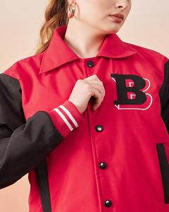 Venta al por mayor en blanco a granel Sencillo negro y rojo Mujeres College Versity Jacket Fleece Baseball Letterman Varsity Jacket - Product Image 4