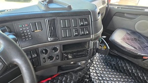 Camión Tractor Volvo FH12 Usado del 2004 / 420hp, Transmisión Automática, Diésel, Tracción 4x2, Asientos con Suspensión Neumática, Emisión Euro 3 - Product Image 4