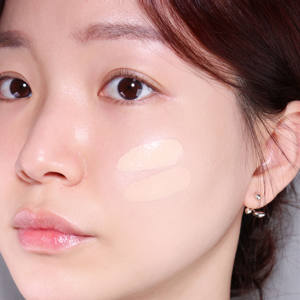 HEVVYMAKEUP GLEAMING SKIN CUSHION SPF50++ PA++++ - Hecho en Corea, Fórmula Antiarrugas, Antienvejecimiento, Blanqueadora e Hidratante para el Cuidado de la Piel - Product Image 4