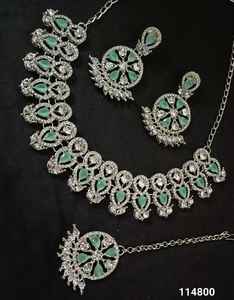 <b>Indian</b> Jewelry Flower Shape Gold Plated Traditional Motipearl Kundan Studded Choker Necklace Earring Mangtika <b>Jewellery</b> <b>Set</b> - Product Image 4