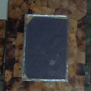 Cadre carré vadrouille pinguin aile fait à la main SEASHELL BIJOUX avec motif en vert jaune rose et violet-Pinguin Wing Design - Product Image 1