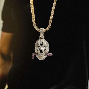 Pendentif crâne en argent 925 plaqué rhodium avec moissanite et pierres roses, style hip hop pour homme - Product Image 3