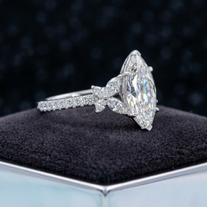 Bague pour femme LILABA ENTERPRISE en or blanc 18 carats, taille marquise avec pierres latérales, diamant de laboratoire, clarté F VVS2, certifiée IGI - Product Image 2