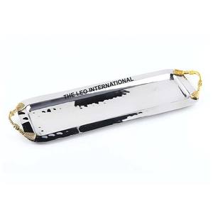 Plateaux et assiettes créatifs de forme carrée à texture martelée, finition dorée brillante, vente en gros - Product Image 5