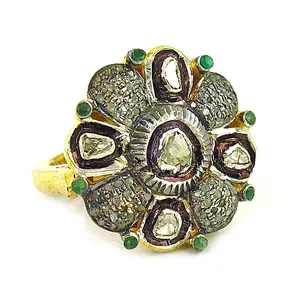 Anillo de Mujer con Diseño Floral, Chapado en Oro, con Diamantes y Esmeraldas, Anillos de Moda - Product Image 1