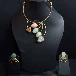 Ensemble de collier et boucles d'oreilles en pierre naturelle de créateur Bijoux en cuivre plaqué or avec zircon et perle pour cadeau - Product Image 2