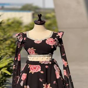 VASTRA COTTAGE Lehenga Choli de Georgette Estampado con Blusa de Encaje de Diseño y Dupatta Integrada, Lehenga de Fiesta con Patrón Cosido - Product Image 2