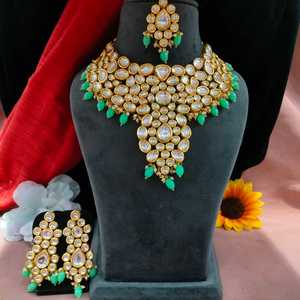 Ensemble de collier de perles Kundan non coupées de la plus haute qualité gracieux élégant Maang Tikka éclat naturel charme classique accessoire de mode - Product Image 2
