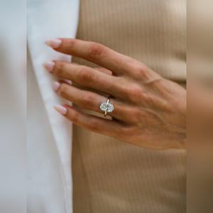 Anillo de Compromiso Solitario Clásico con Diamante Ovalado, Acabado en Oro de 10K, 14K, 18K, Plata y Platino para Fiesta Nupcial - Product Image 3