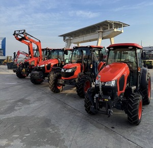 Tracteur Kubota M7060 de 71 chevaux avec chargeur frontal, prix de gros, disponible en stock pour l'agriculture et le défrichement - Product Image 1