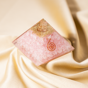 Pyramide d'Orgone en Quartz Rose la plus vendue en gros avec pointe de cristal pour la méditation et la décoration - Product Image 5