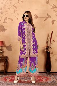 Kurtis en tissu crêpe lourd pour la fête Collection de vêtements indiens et pakistanais à séquence naturelle avec des motifs travaillés élégants - Product Image 3