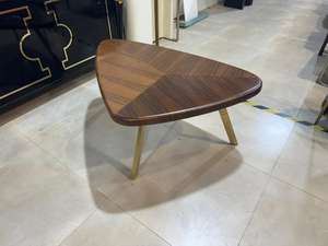 Mesa de Alta Calidad con Diseño de Hojas y Acabado Antiguo - Product Image 3