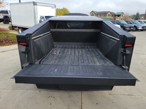 2024 Tesla cybertruck AWD ไฟฟ้า Sedan จัดส่งฟรีกล่องเกียร์อัตโนมัติแสงหนังภายในแบตเตอรี่ลิเธียม114 Mi 100 km