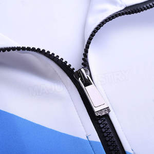 Diseñe su propio chándal para hombre Conjunto de dos piezas a la venta Chándal de hombre de tela ligera En stock - Product Image 5