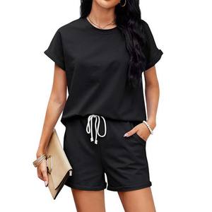 Camiseta de punto transpirable para hombre de verano, conjuntos cortos de diseño sólido con rayas laterales en contraste, pantalones cortos a juego de secado rápido - Product Image 5