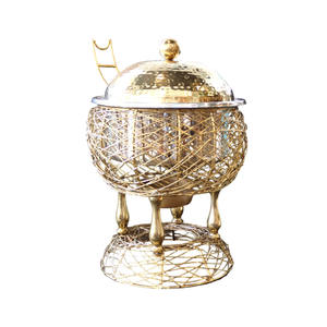 Plat à chafing en acier inoxydable doré, fait à la main, en treillis métallique, pour buffet, restauration, restaurant, maison et hôtel, en vente - Product Image 3