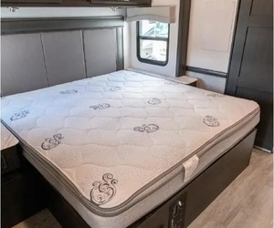 Fournisseur de camping-car d'occasion 2024 Fleetwood RV Flair Classe A à moteur essence 32N à vendre - Product Image 3