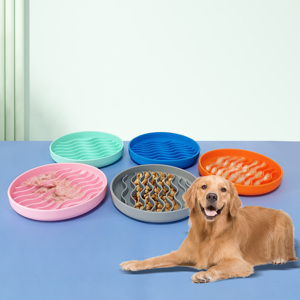 Design a forma di onda antiscivolo nuovo Silicone cibo per cani ciotola lento alimentatore Puzzle lick mat ciotole per animali domestici per <span class=keywords><strong>mangiare</strong></span> <span class=keywords><strong>sano</strong></span> con ventose - Product Image 4
