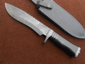 Beau couteau Bowie de chasse en acier damas fait à la main personnalisé poignée en os gaine en cuir OEM pris en charge pour un usage industriel. - Product Image 3