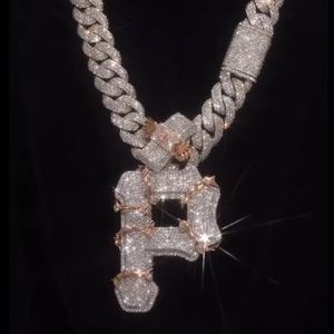 Bijoux Hip Hop personnalisés de haute qualité pendentif en diamant Moissanite avec conception de la lettre P pour les fêtes cadeaux mariages - Product Image 1