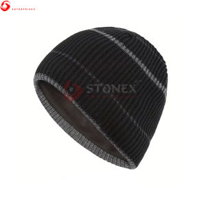 Bonnets en peluche tendance pour hommes - Bonnet d'hiver chaud Logo et couleurs personnalisés Haute qualité 100% acrylique Utilisation en plage et en extérieur - Product Image 1