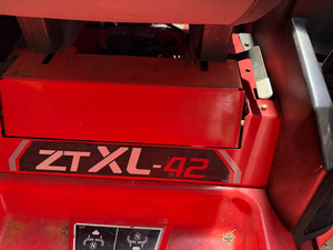 Tondeuse autoportée à rayon de braquage zéro Gravely ZT XL 42 d'occasion, abordable et en excellent état, à vendre – 42 pouces – Expédition immédiate par le fournisseur - Product Image 5