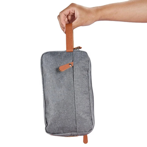 Estuche de lona para cosméticos, tamaño mediano, cierre con cremallera, kit Dopp portátil, mango suave, estilo minimalista, gris - Product Image 1